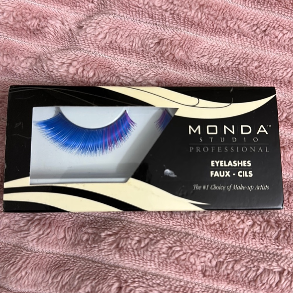 Monda Eyelashes💙